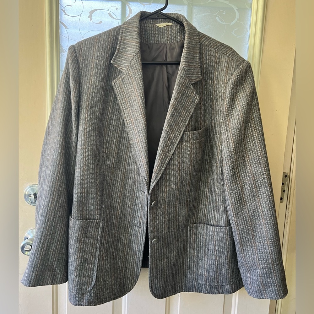 Jonathan Richard size 42 wool blend two button sports coat. Gray striped vintage
